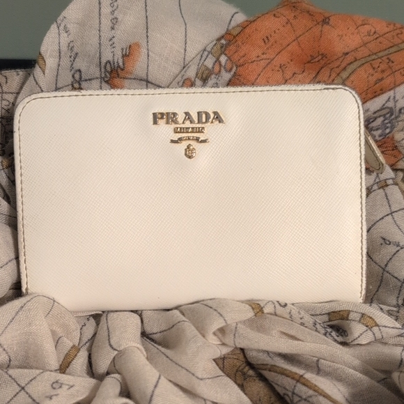 Prada Cream Wallet with Gold Logo - Picture 1 of 12